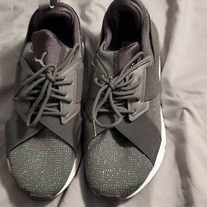 Womans grey and pink pumas